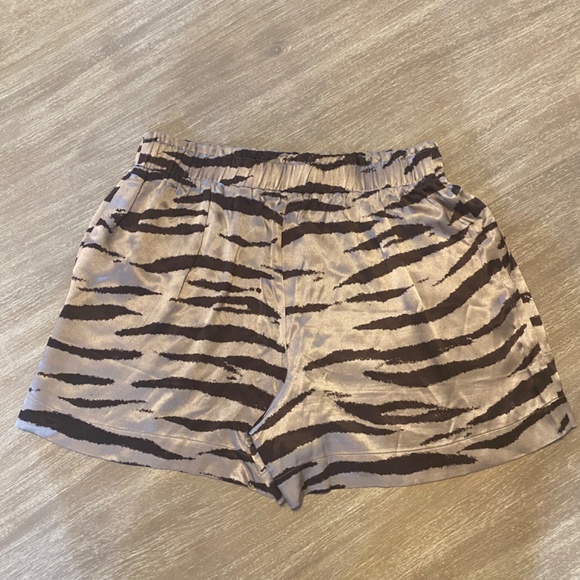 Silk shorts, tiger stripe, Medium - Picture 2 of 5
